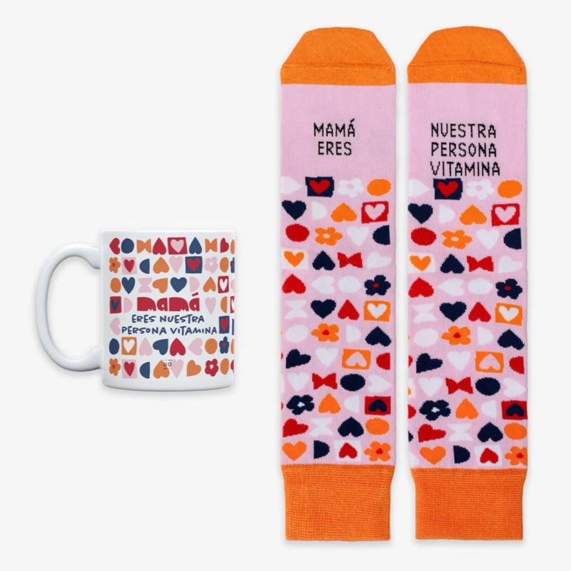 KIT TAZA + CALCETINES MAMÁ, ERES NUESTRA PERSONA VITAMINA UO
