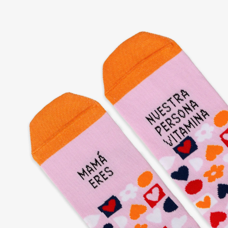 KIT TAZA + CALCETINES MAMÁ, ERES NUESTRA PERSONA VITAMINA UO